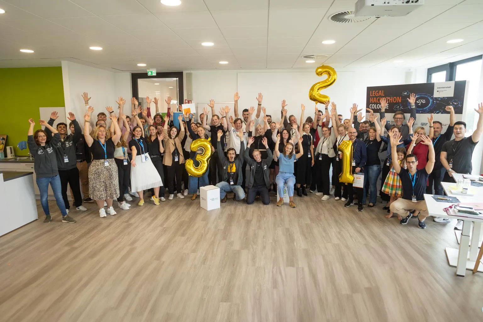„Der Legal Hackathon Cologne ist weit mehr als ein Event“: Interview mit Christiane Klimaschka und Konstantinos Touloumpas von Wolters Kluwer