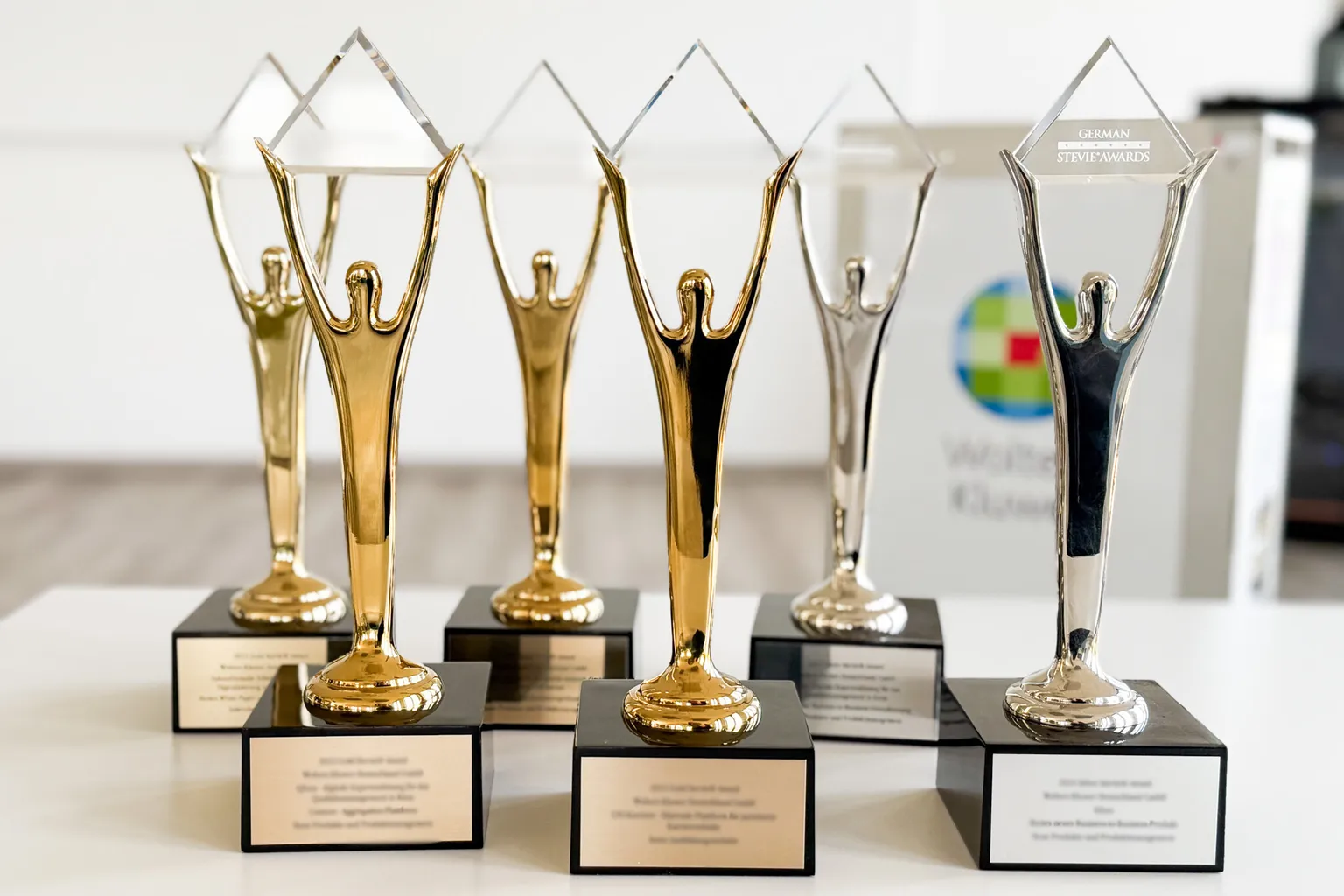 German Stevie® Awards 2025: Wolters Kluwer holt sechs Awards mit Branchenveranstaltungen und Rechts-Podcast