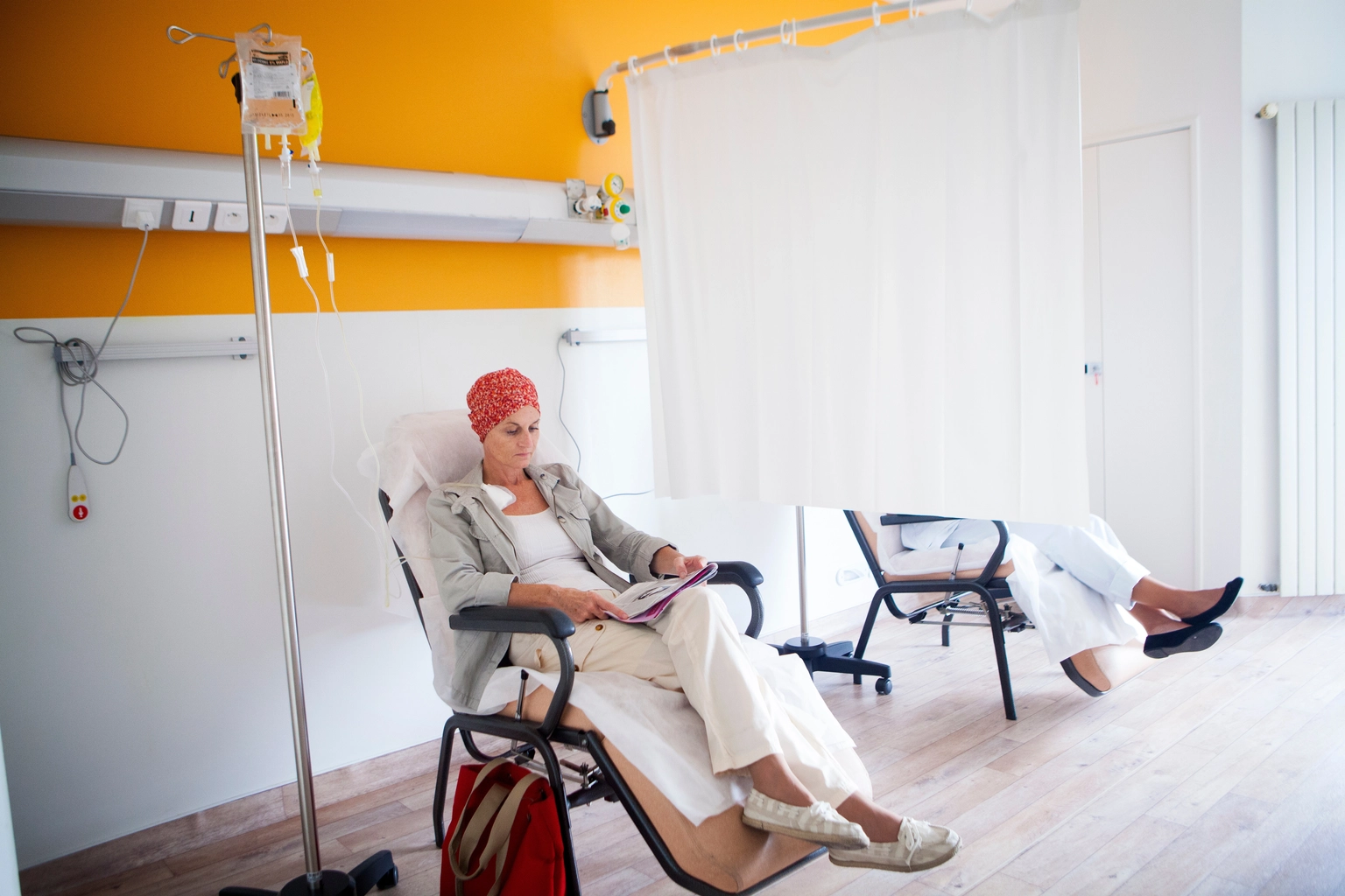 USP 800 chemotherapy administration impact: hazardous drug handling for patient and compounding staff safety