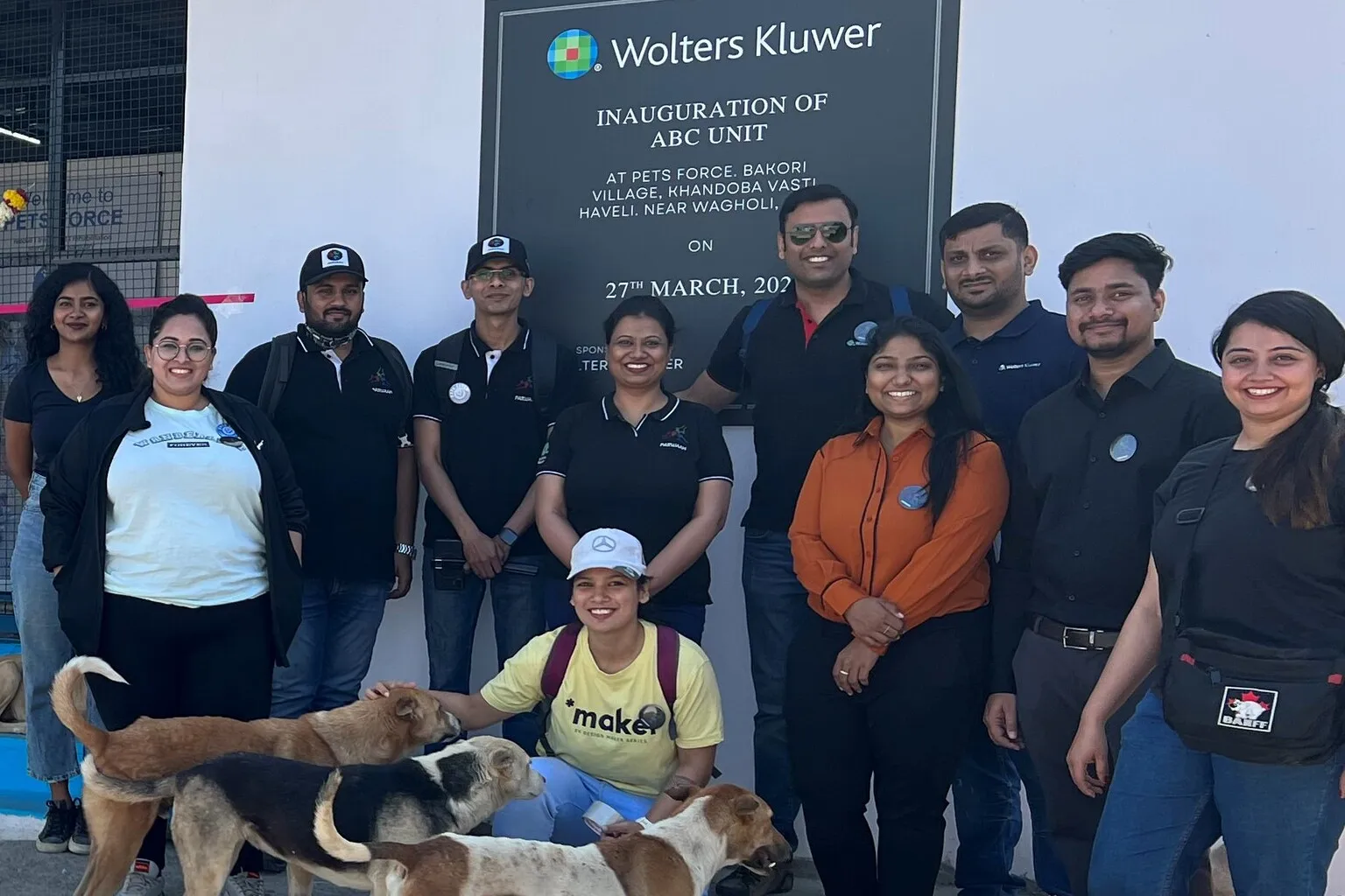 GSA_3_Parwaah Volunteers at the animal shelter.jpg